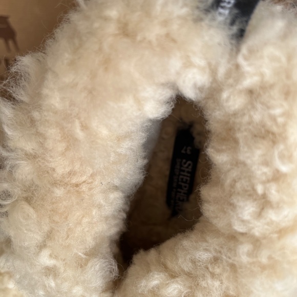 Sheepskin Slippers - size 37 - Picture 7 of 13